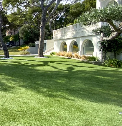 Réalisation d'un jardin en gazon synthétique