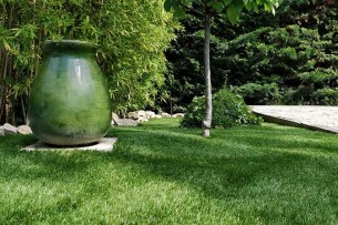 Création en pelouse artificielle : Votre gazon synthétique français, livré, posé à Aigremont.